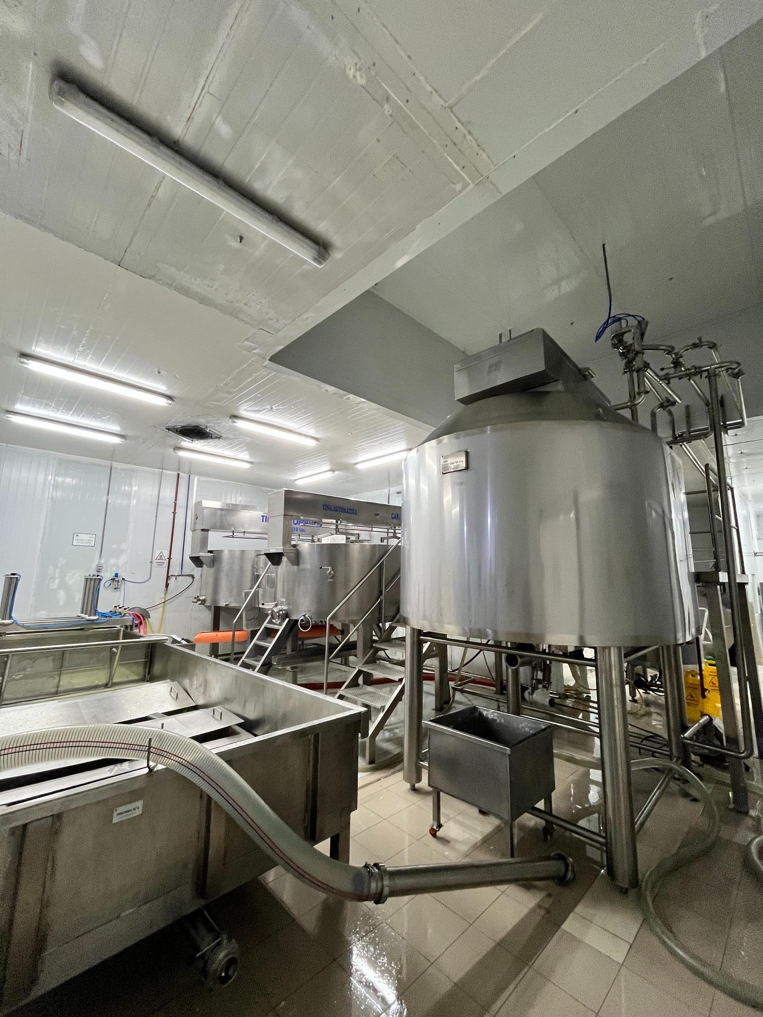 Equipos de elaboración en la planta de UNILAC